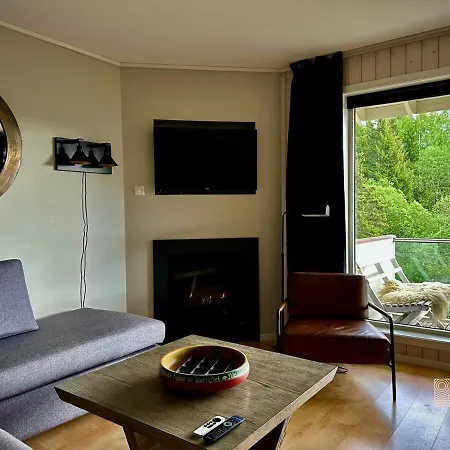 Cozy 8 Beds, Balcony, Access *